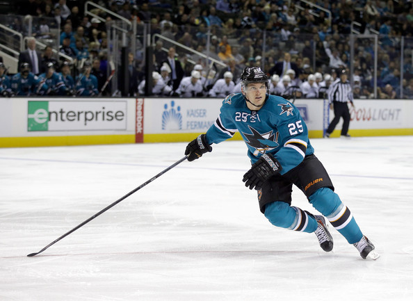 Del Zotto hoists Stanley Cup before jumping in pool